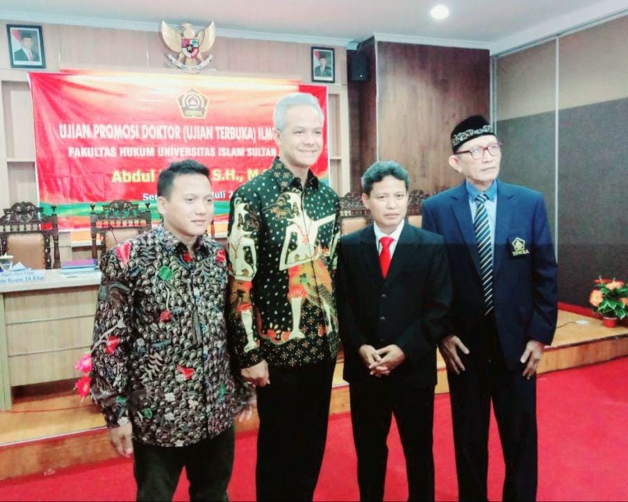 (ketiga dari kiri) harianjateng.com