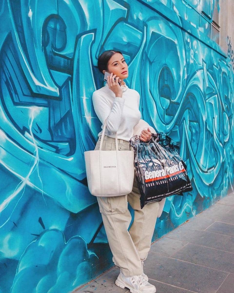 instagram.com/awkarin