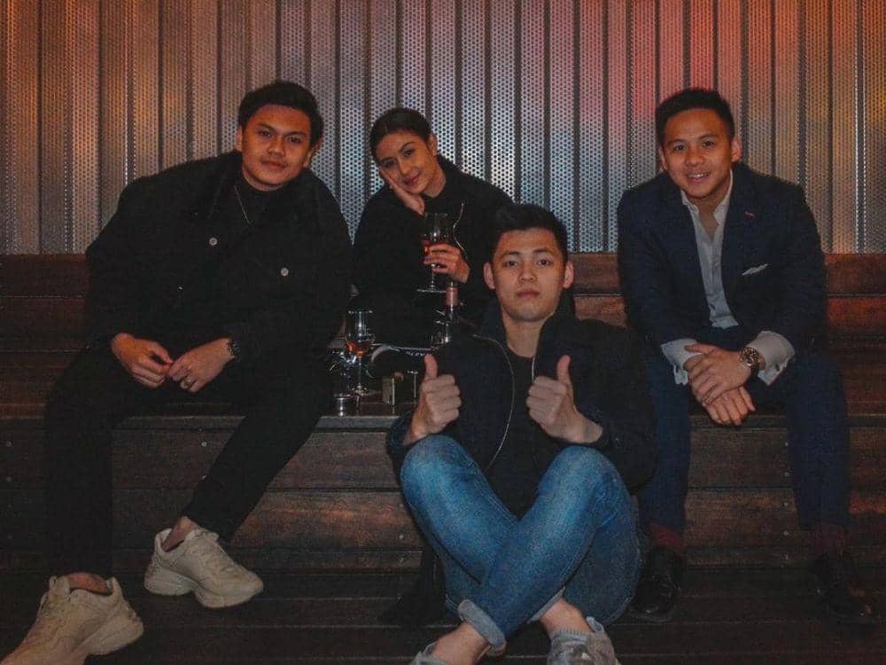 instagram.com/awkarin