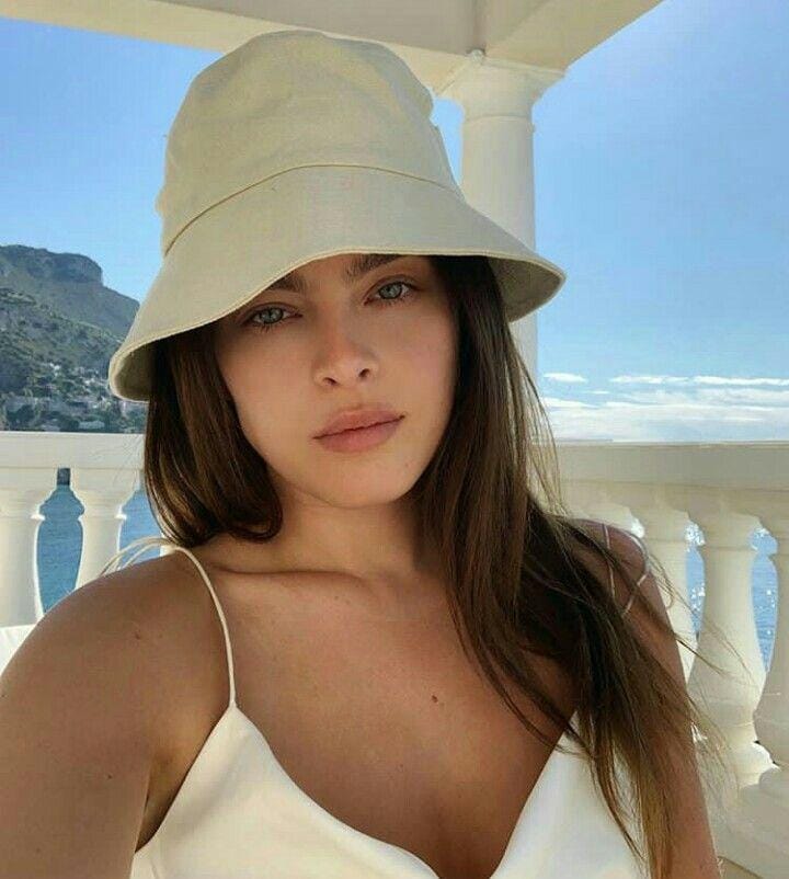 Instagram.com/charelleschriek