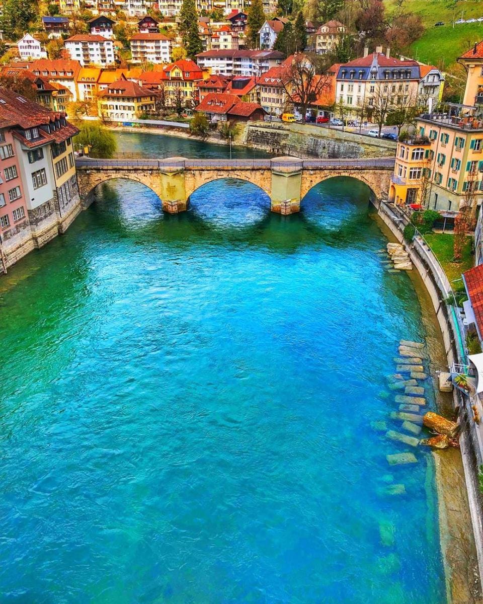 instagram.com/hei_bai_man