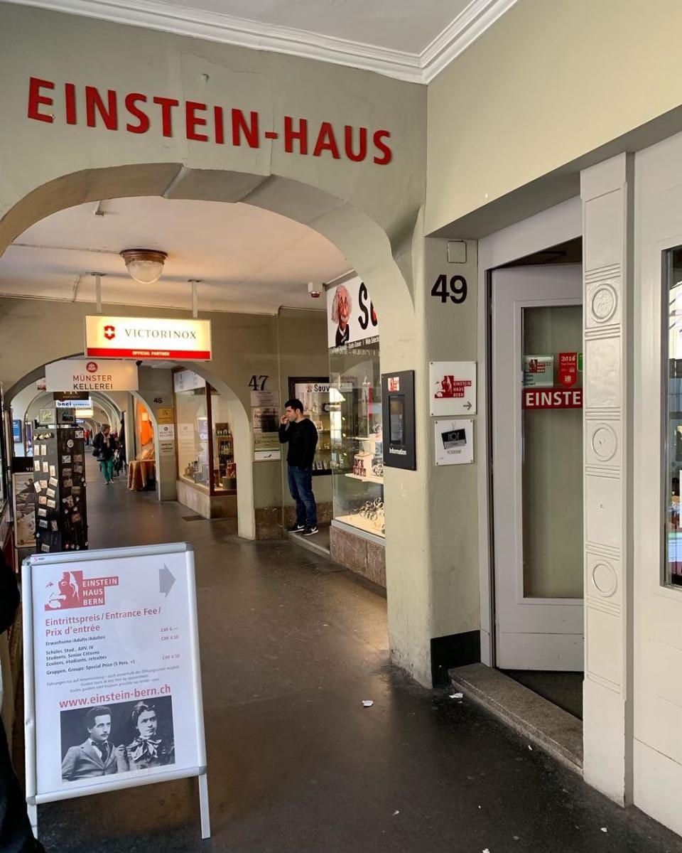 instagram.com/minavely_0131