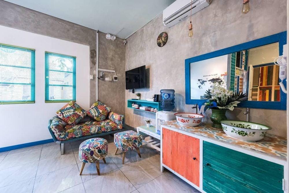 Instagram.com/writehostel