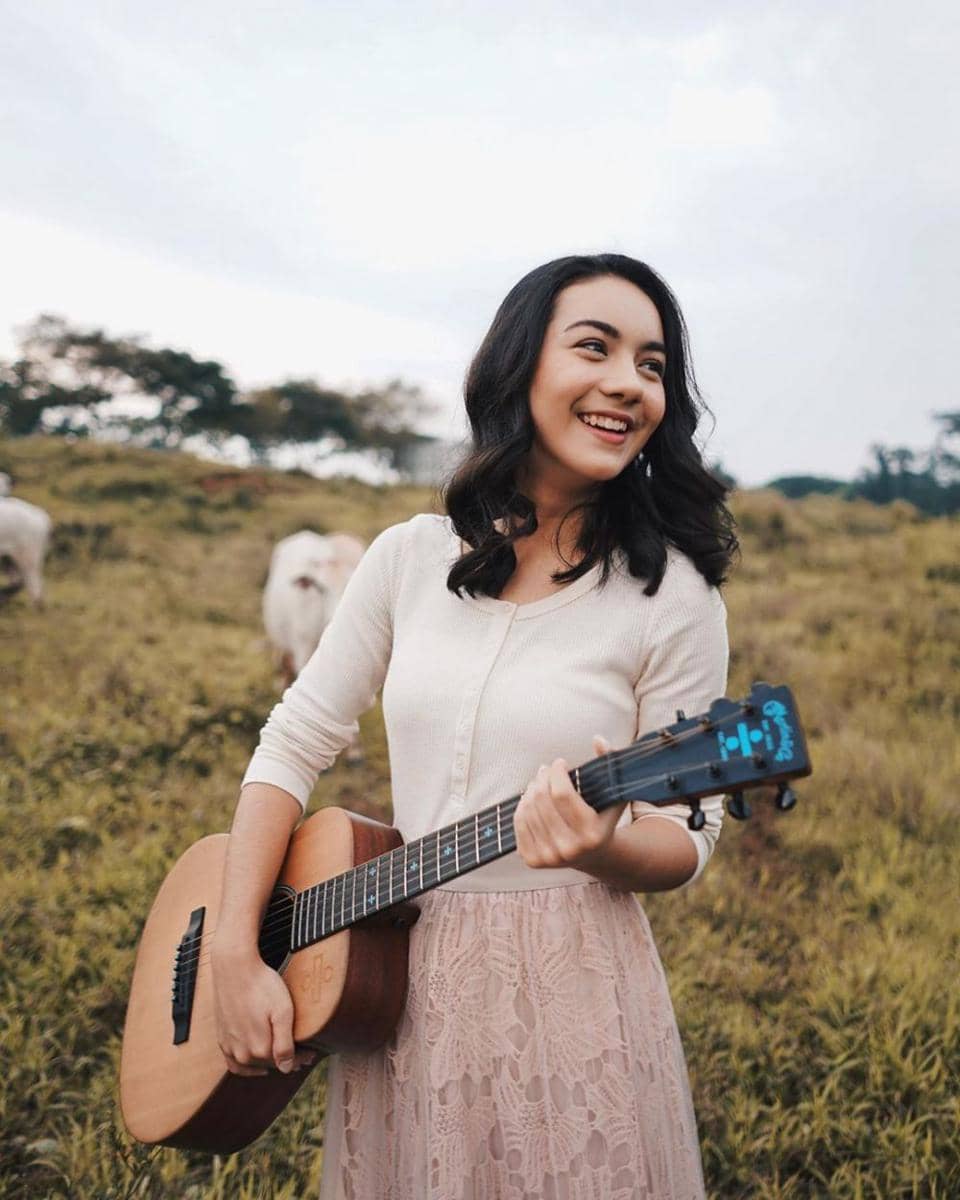 9 Gaya Memesona Ersya Aurelia, Pemeran Dara di Siapa Takut Jatuh Cinta