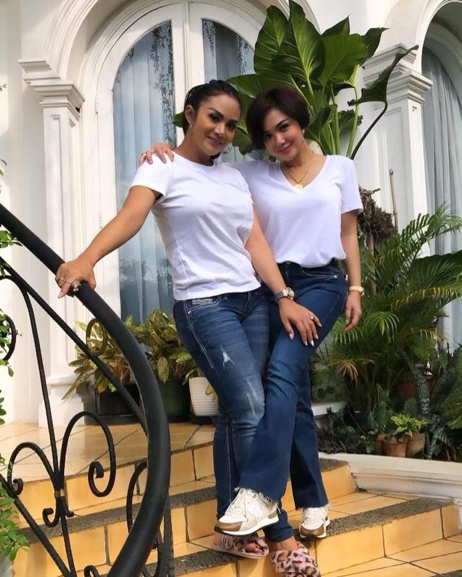 instagram.com/yunishara36