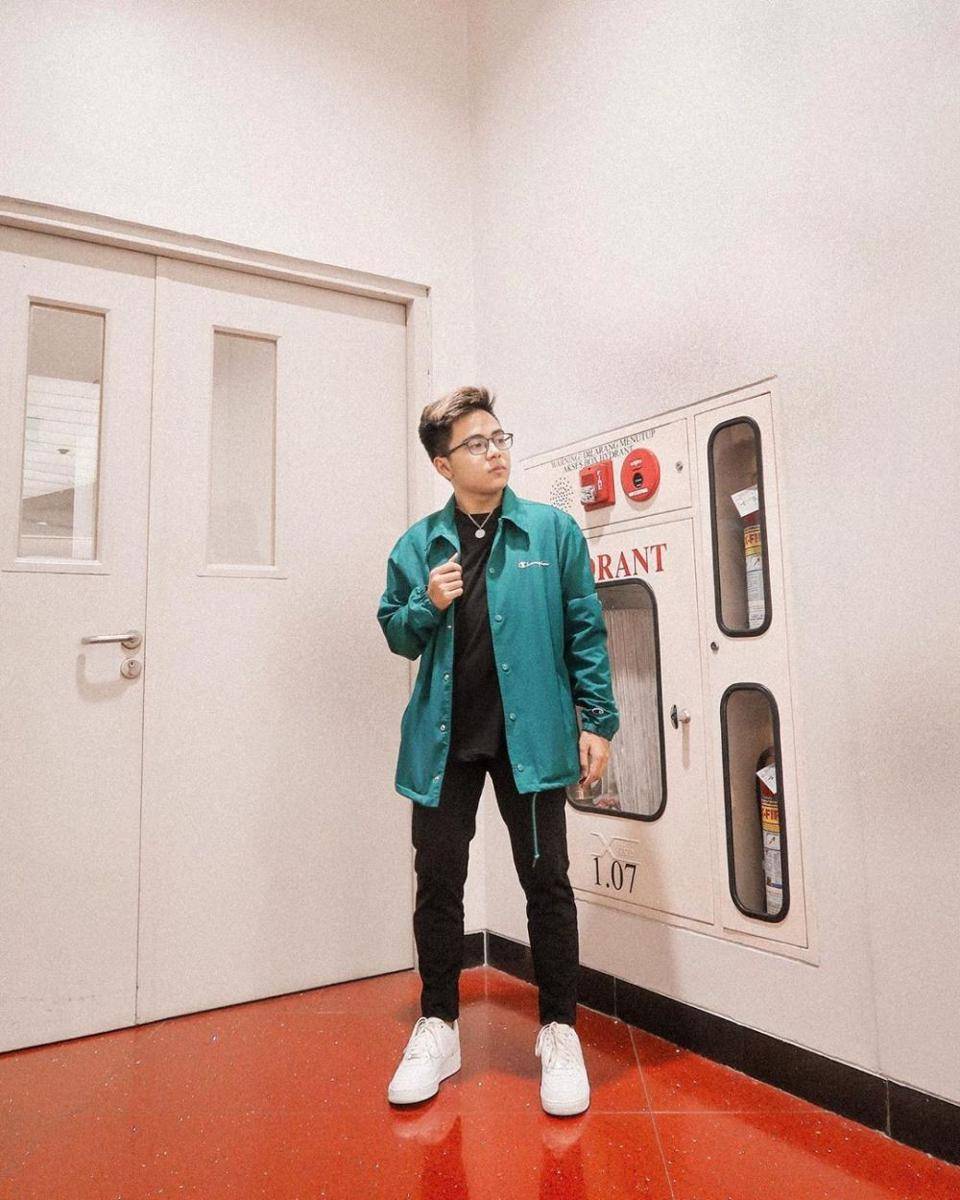instagram.com/brandon_lilhero