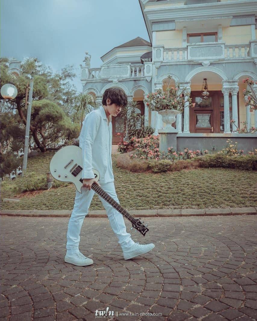 Instagram.com/mitathevirgin