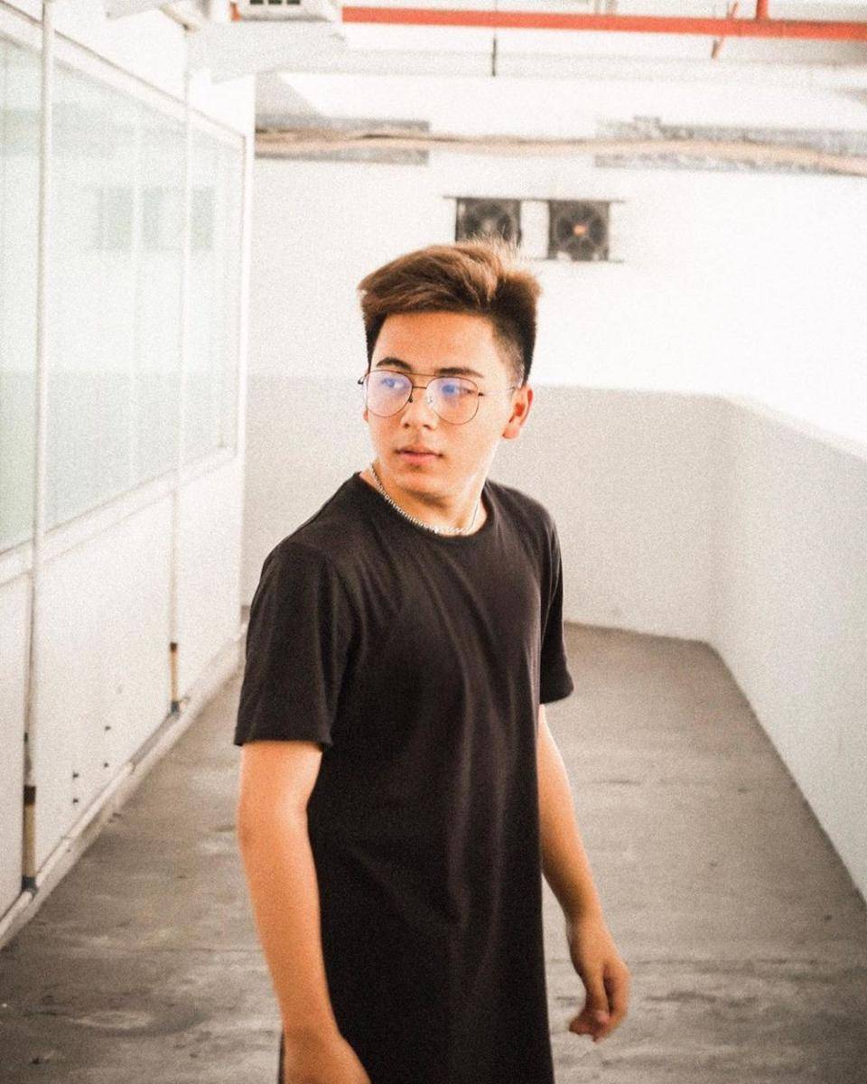 instagram.com/brandon_lilhero