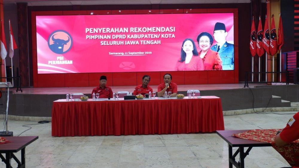 twitter.com/DPD_PDIP_JATENG