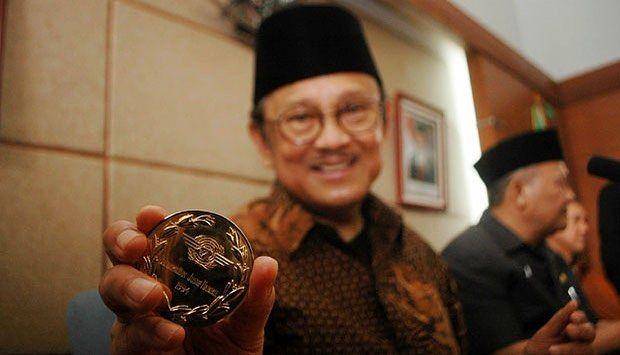 Instagram.com/ BJ Habibie