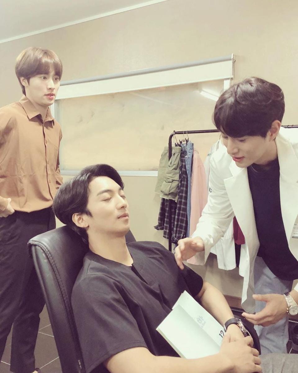 instagram.com/hwanghee1018