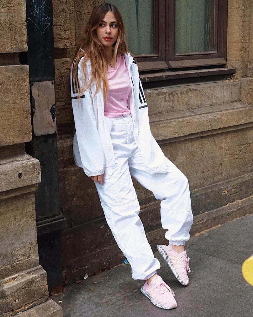 Instagram.com/valerieethomas