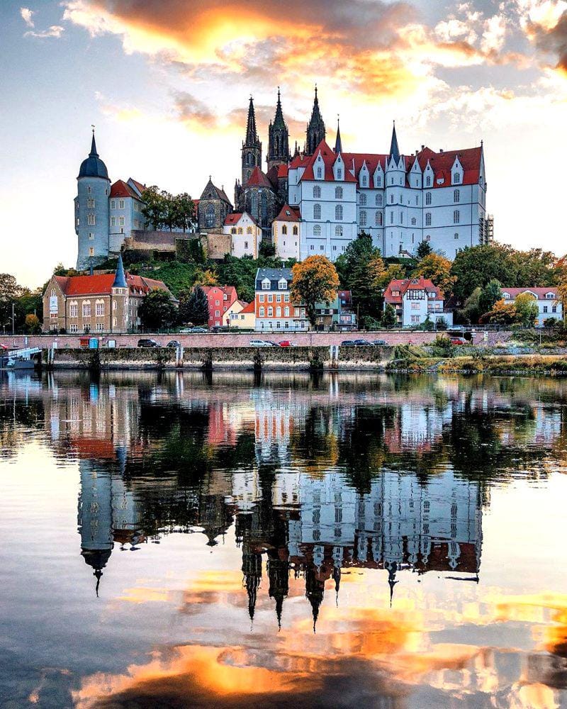 instagram.com/journey.tom