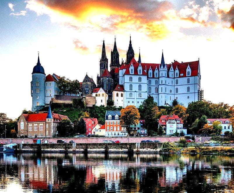 instagram.com/journey.tom