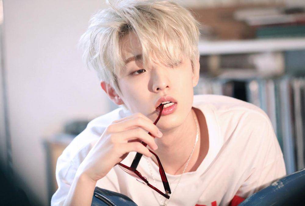 V Live/DAY6
