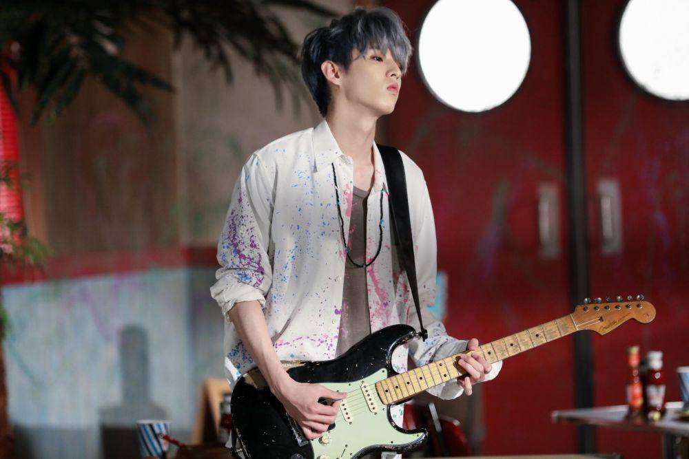 V Live/DAY6