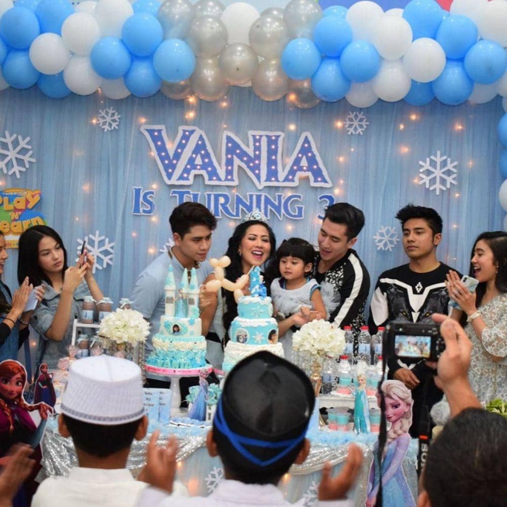 instagram.com/vaniaathabina24