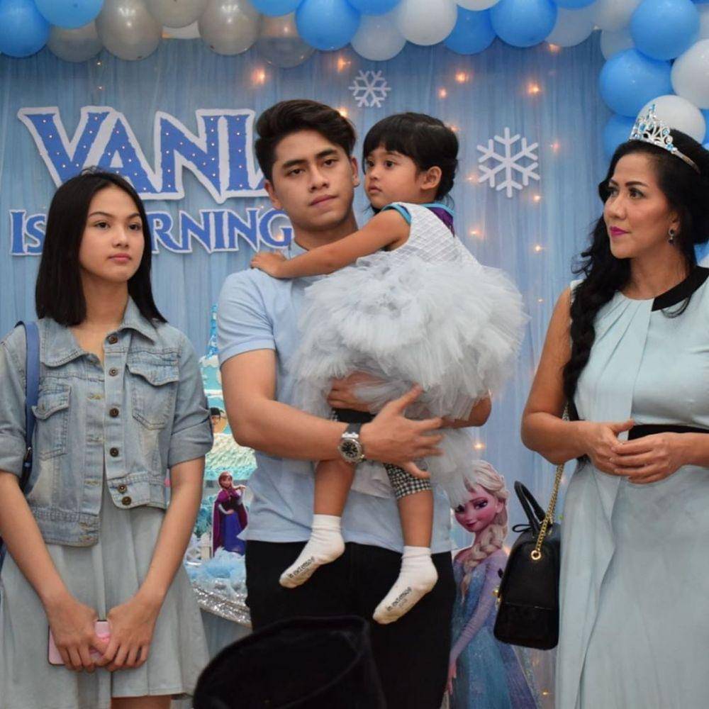 instagram.com/vaniaathabina24