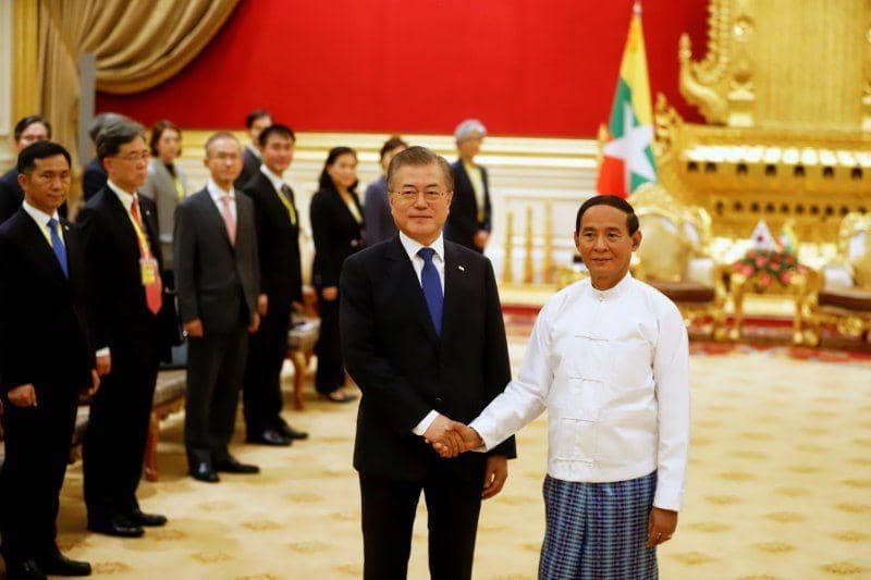 Presiden Korea Selatan Moon Jae-in bertemu dengan Presiden Myanmar Win Myint di Istana Kepresidenan Naypyitaw, Myanmar, pada 3 September 2019. ANTARA FOTO/REUTERS/Thar Byaw