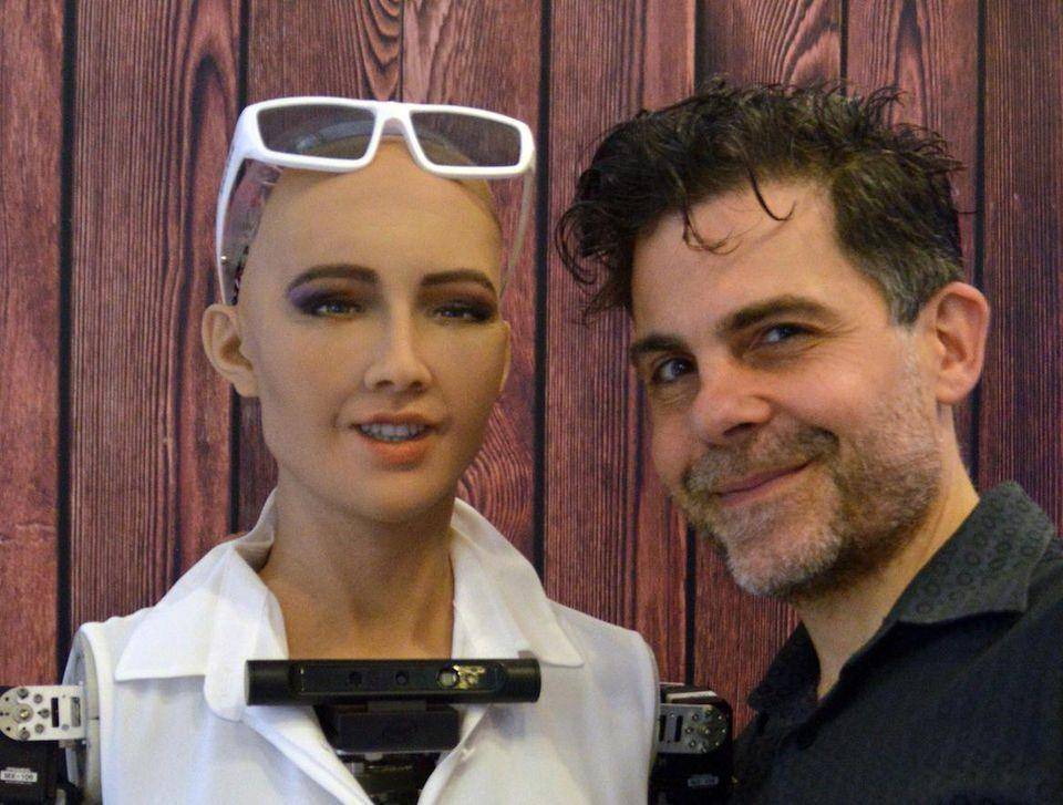 (Robot sosial Sophia) www.sophiabot.com