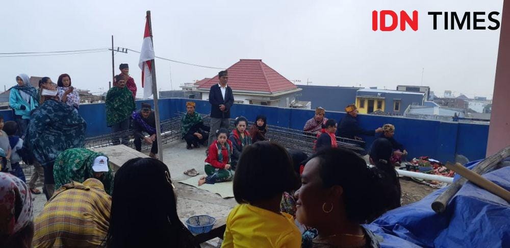 Antusias masyarakat Suku Tengger gelar prosesi Upacara Karo di sumber mata air (Times/Ardiansyah Fajar)
