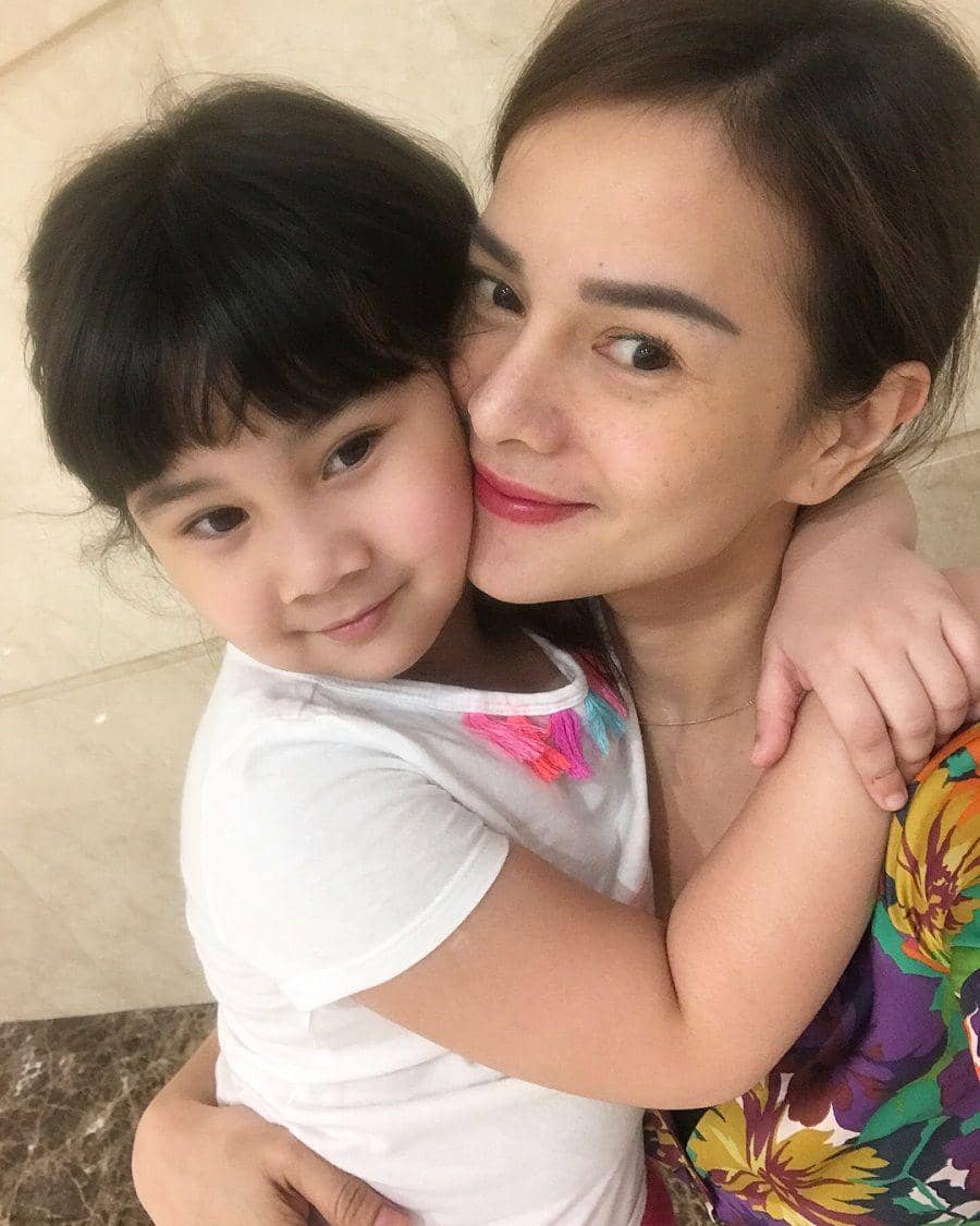 instagram.com/astridtiar127