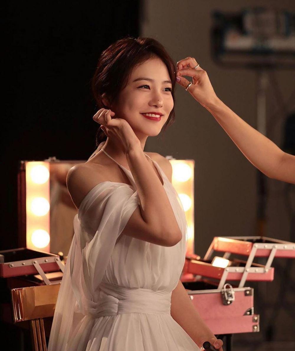 instagram.com/__shinyeeun