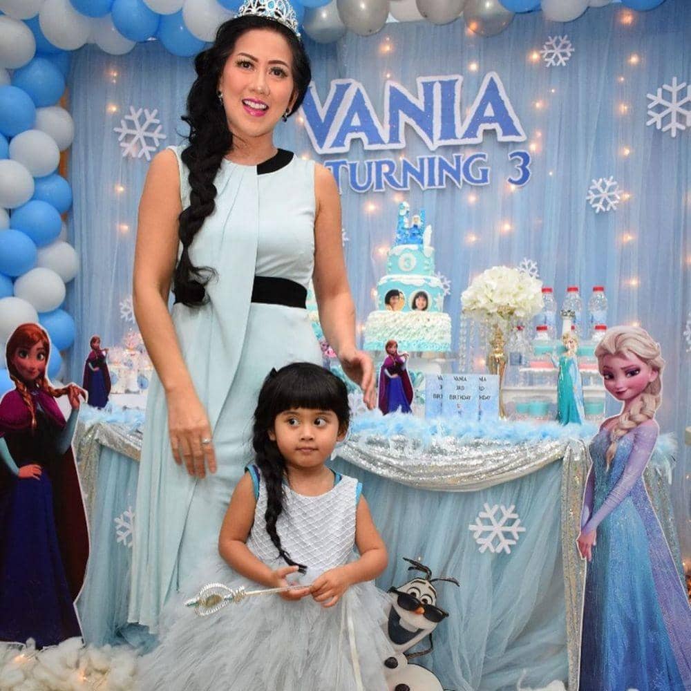 instagram.com/vaniaathabina24