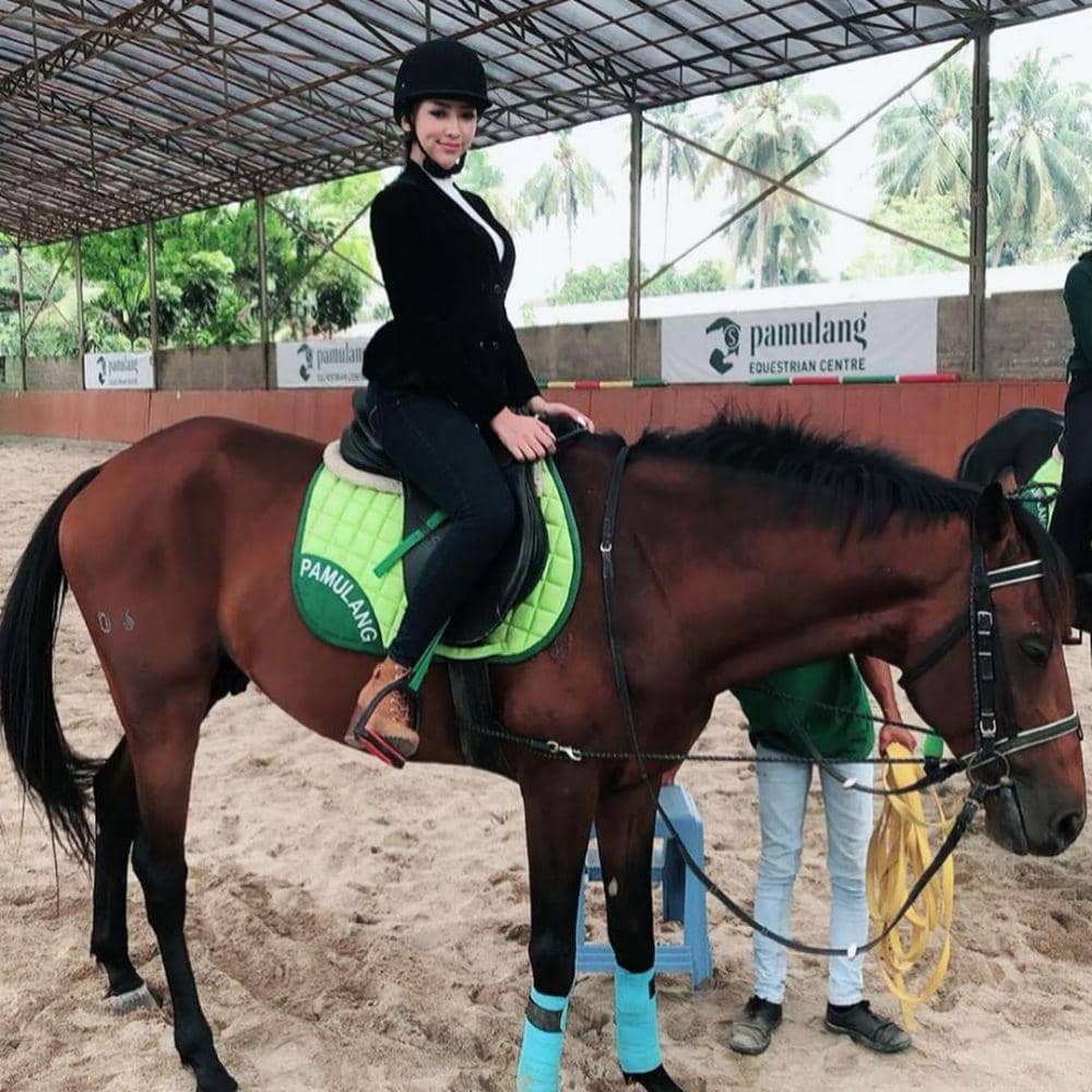 instagram.com/elizabethangelalorenza