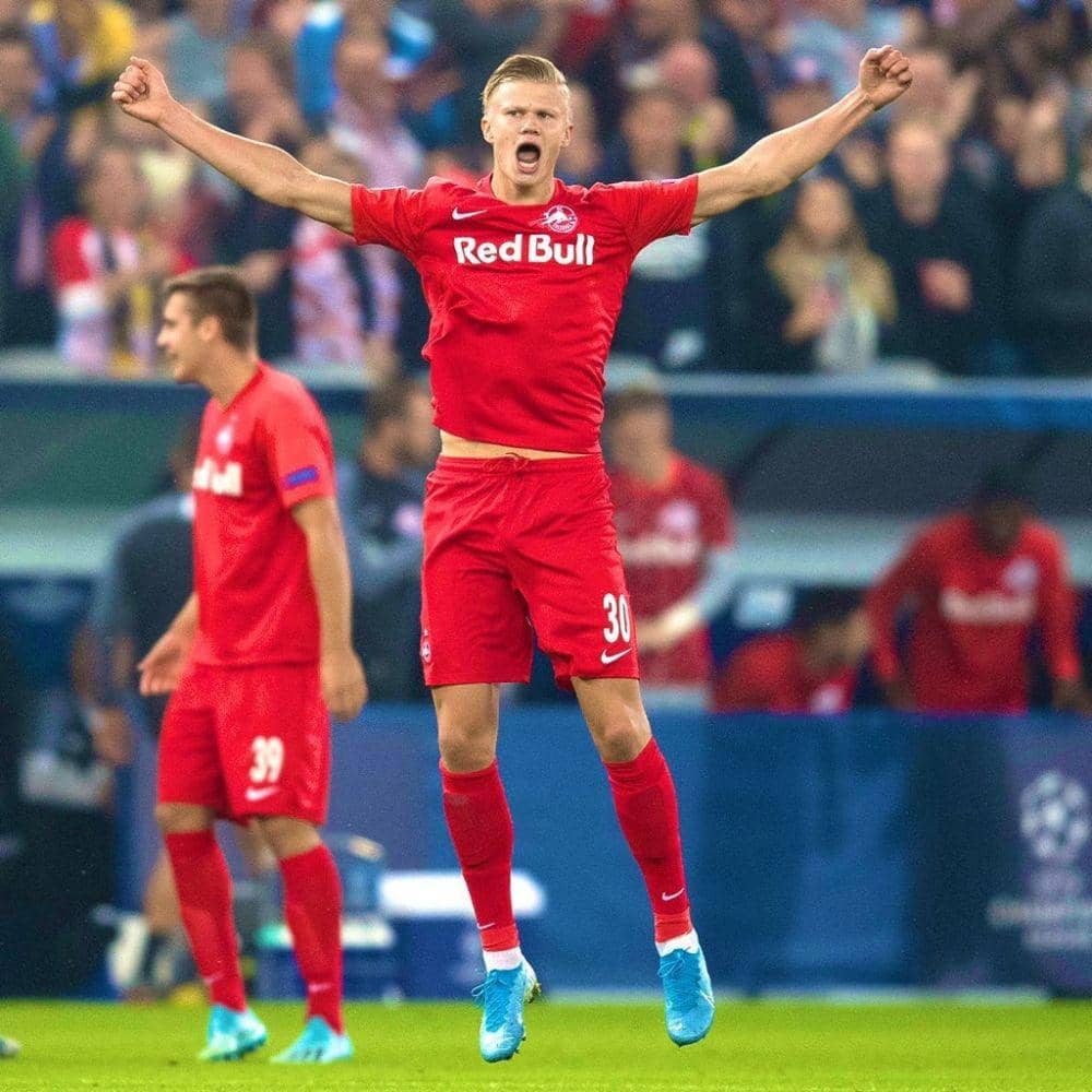 Selebrasi dari Erling Braut Haaland ketika mencetak gol di Liga Champions. Twitter/@adriandelmonte