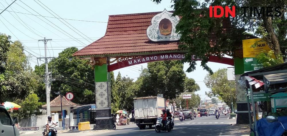 Gapura selamat datang Kota Bantul. IDN Times/Daruwaskita