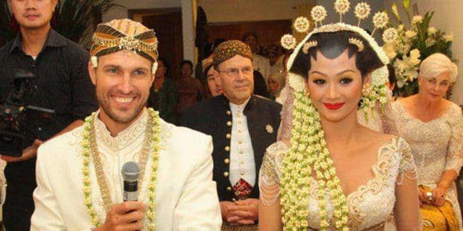 instagram.com/indahkalalo/