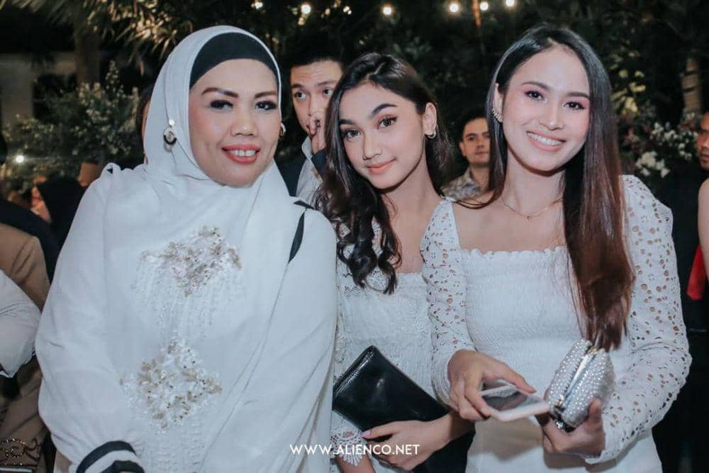 instagram.com/ellysugigi_real_