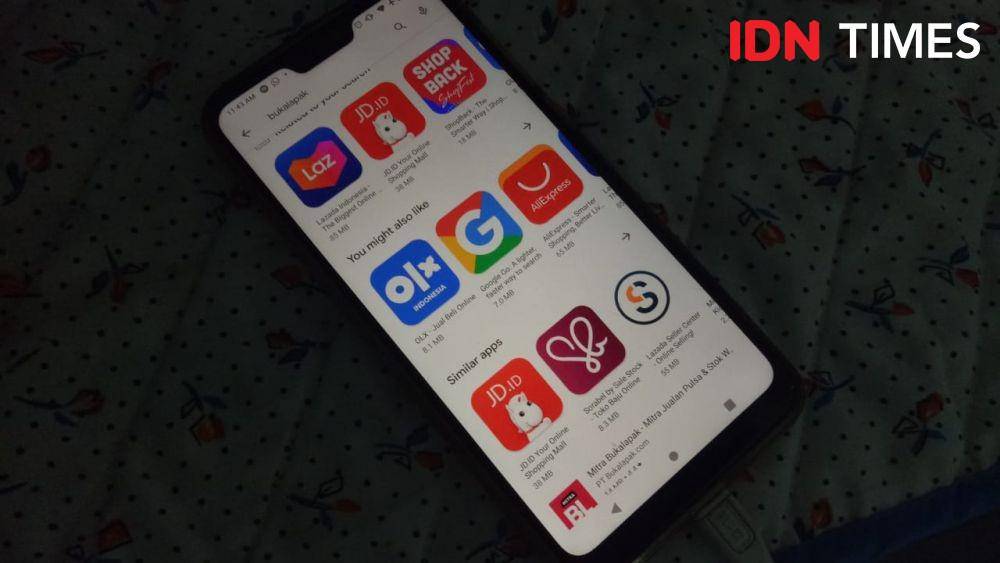 Ilustrasi e-commerce. IDN Times/Helmi Shemi