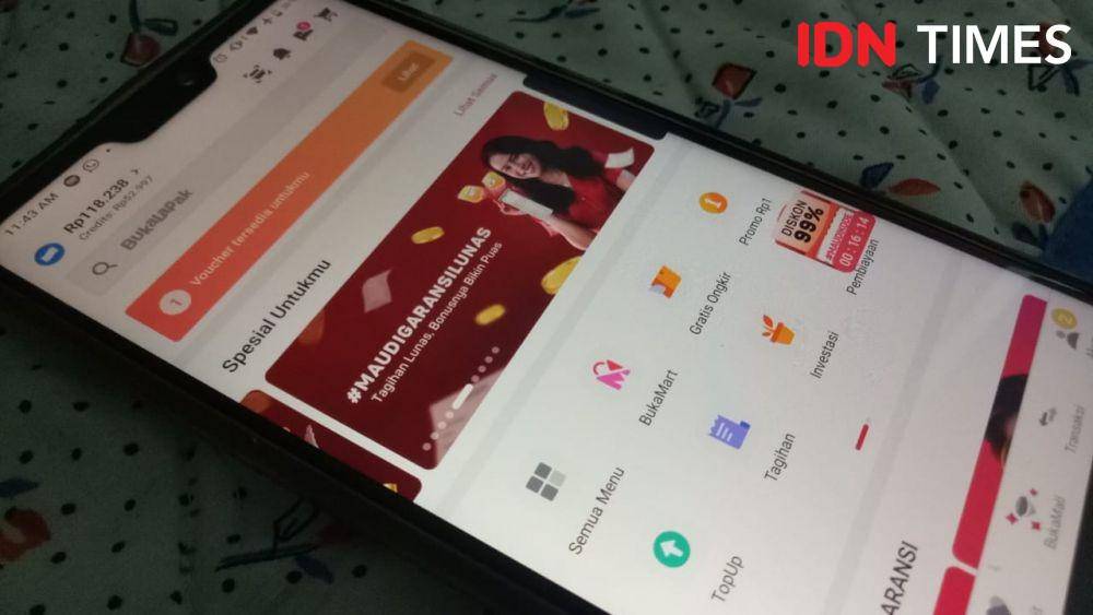 Ilustrasi e-commerce. IDN Times/Helmi Shemi