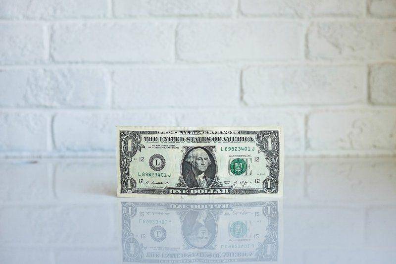 Ilustrasi uang kertas dolar Amerika Serikat. unsplash.com/Neonbrand