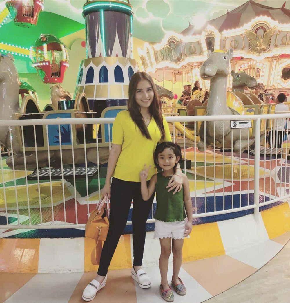 instagram.com/ayutingting92