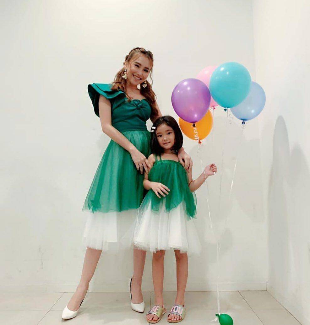 instagram.com/ayutingting92