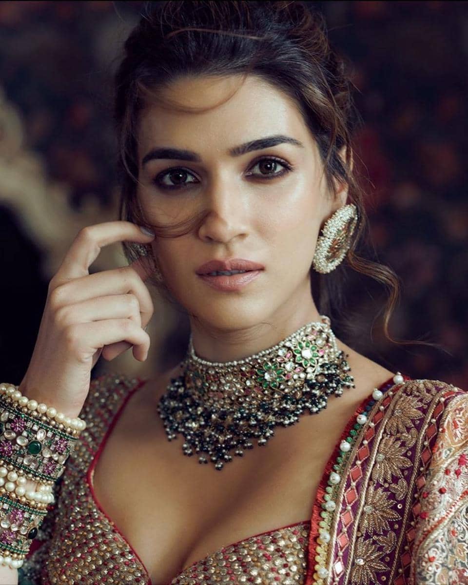 instagram.com/kritisanon