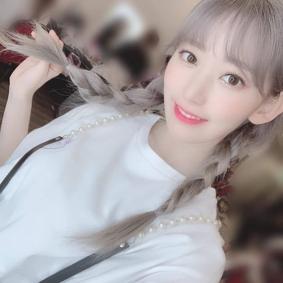 instagram.com/official_izone