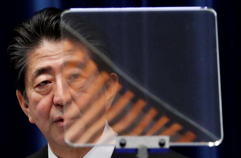 Perdana Menteri Jepang, Shinzo Abe, berbicara dalam konferensi pers di Tokyo pada 11 September 2010. ANTARA FOTO/REUTERS/Issei Kato