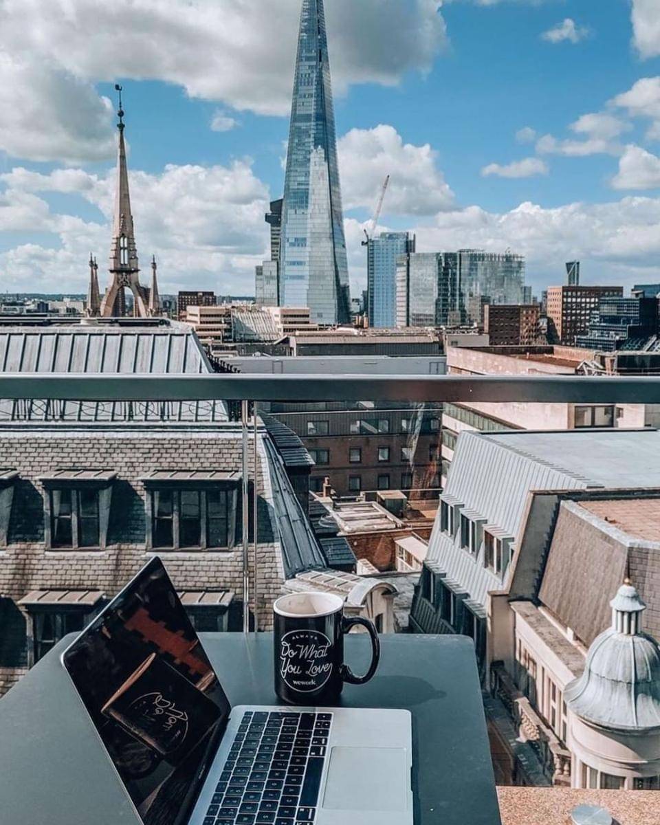 Balkon di gedung co-working space WeWork di London, Inggris. instagram.com/wework