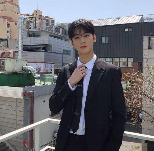 instagram.com/eunwo.o_c