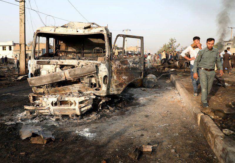 Polisi Afganistan memeriksa sebuah lokasi ledakan di Kabul, Afganistan pada 3 September 2019. ANTARA FOTO/REUTERS/Omar Sobhani