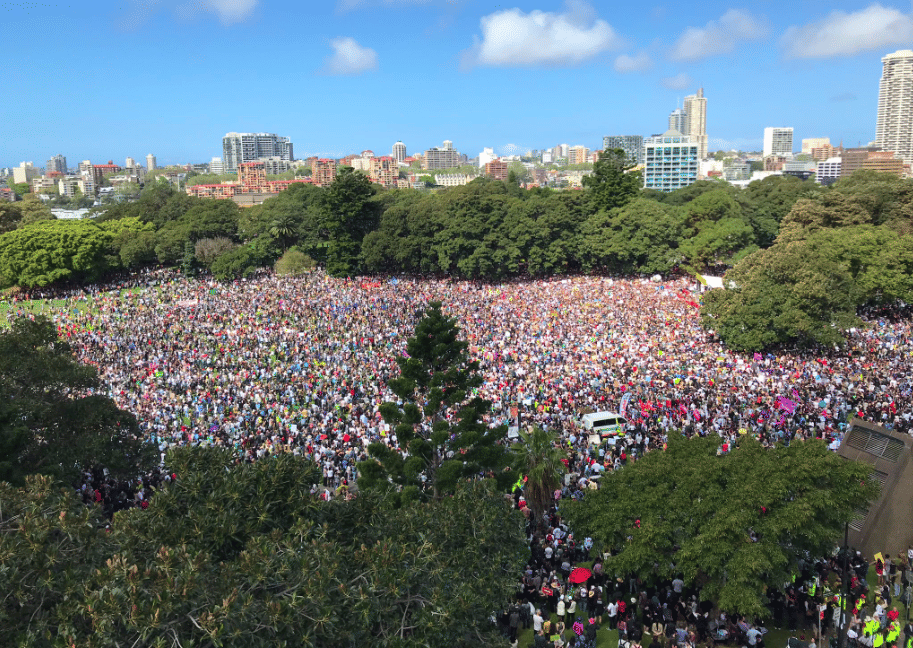 Peserta aksi #ClimateStrike berkumpul di Sydney, Australia, pada 20 September 2019. twitter.com/kymtje