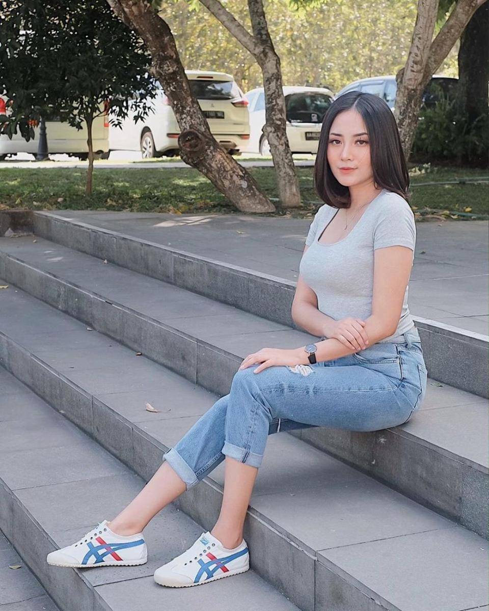 instagram.com/Gina Meidina Putri