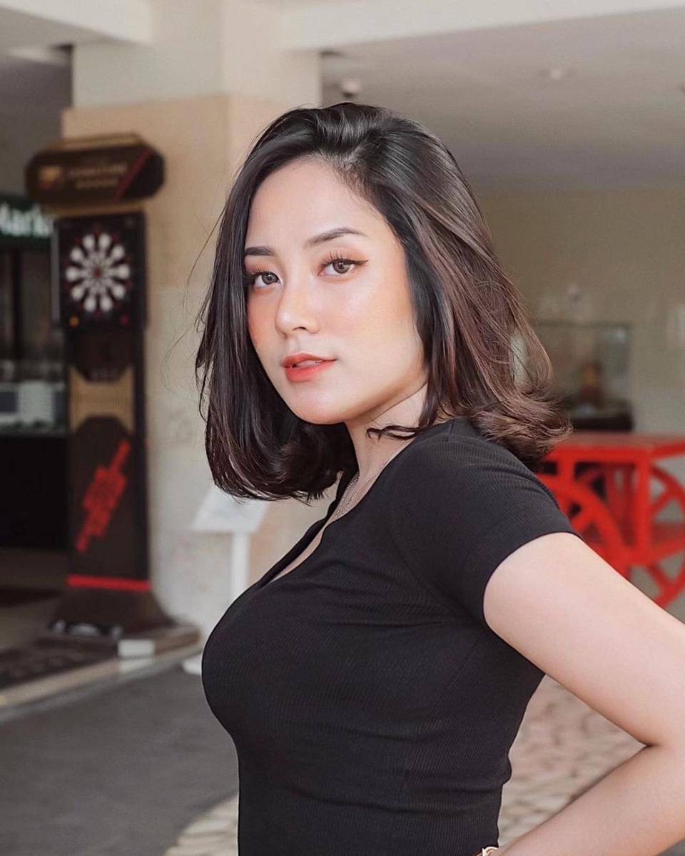 instagram.com/Gina Meidina Putri