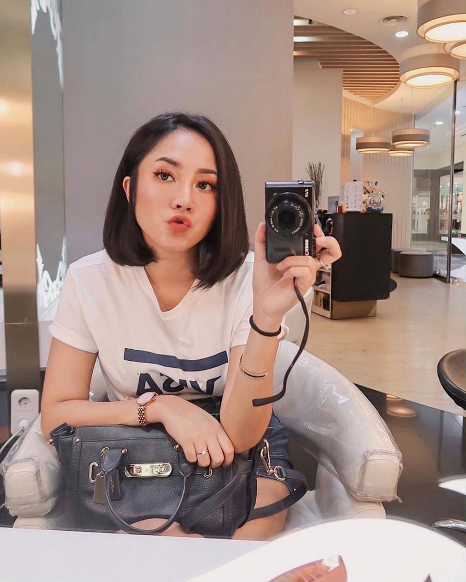 instagram.com/Gina Meidina Putri