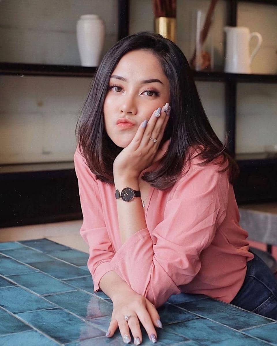 instagram.com/Gina Meidina Putri