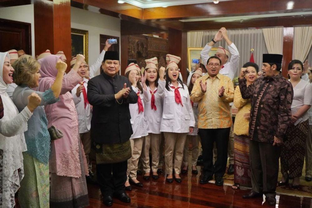 (Prabowo ketika menjamu perwakilan Pemerintah Tiongkok) www.twitter.com/@fadlizon